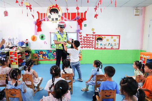 襄陽保康交警走進幼兒園，萌娃樂學(xué)交通安全知識
